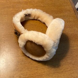 Ugh Earmuffs in Chestnut